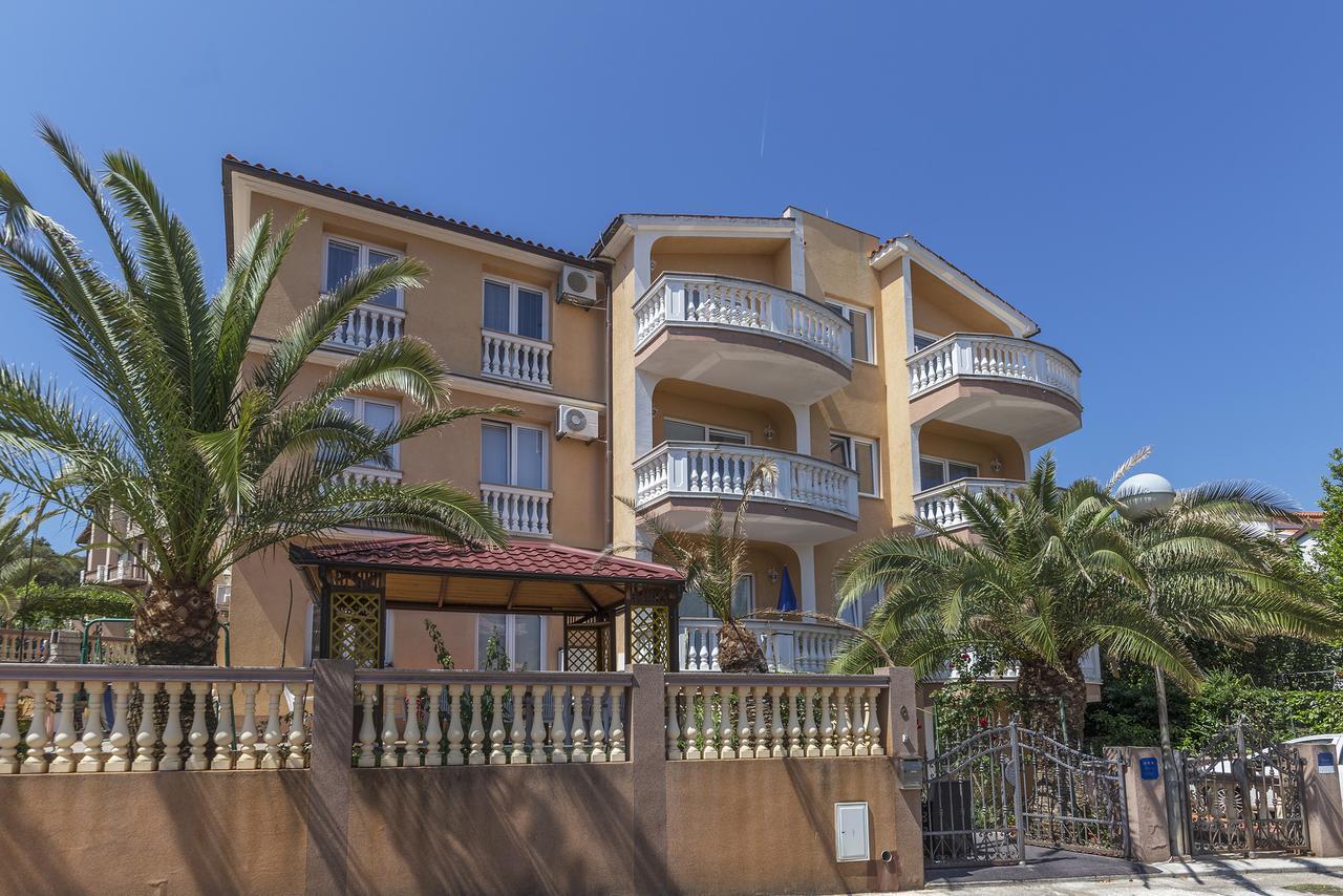 Apartments Canaria Pula Buitenkant foto
